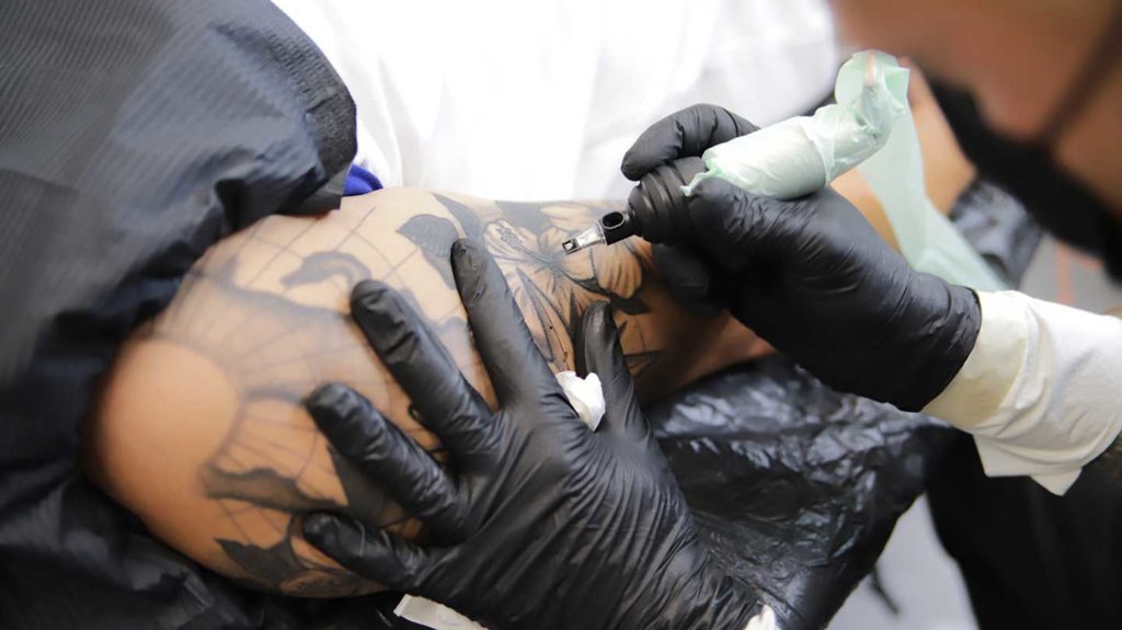edding Tattoo: Der Stiftehersteller steigt mit einer großen Innovation in den Tattoo Markt ein